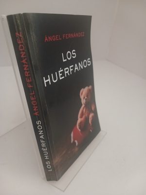 Portada de LOS HUÉRFANOS. Una novela negra con un final que no verás venir. (Spanish Edition)
